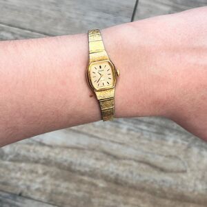 Pulsar Gold Tone Vintage Quartz Watch Textured Bracelet Minimalist Classic
